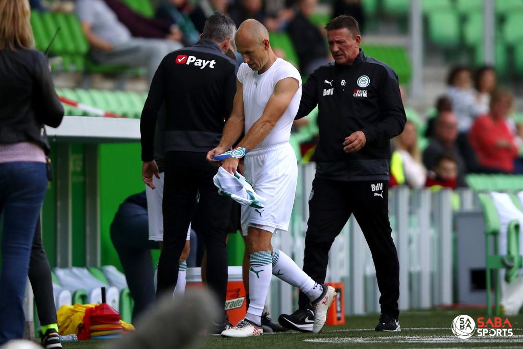 Mới trở lại sân cỏ, Robben đã dính chấn thương