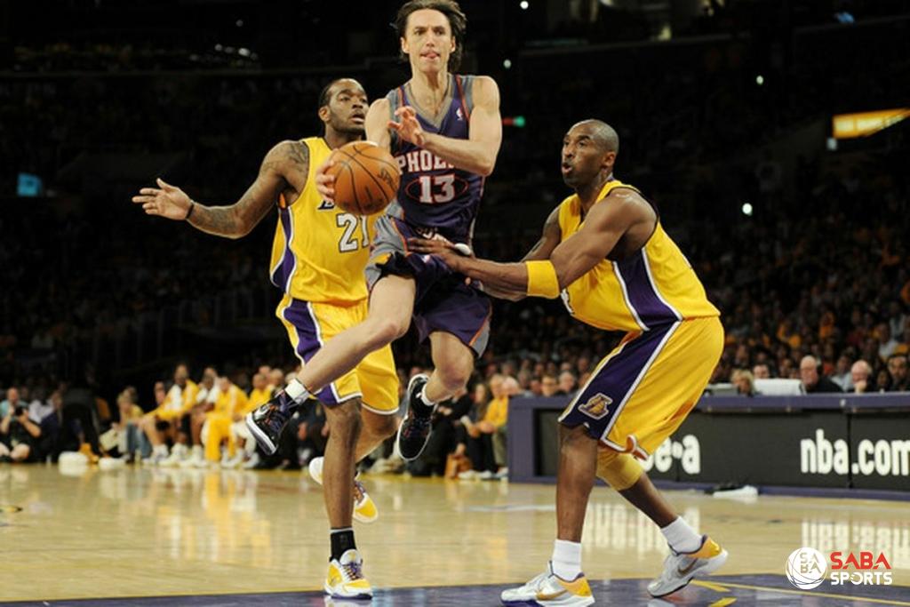 Steve Nash thời còn thi đấu cho Phoenix Suns