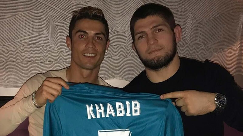 Ronaldo rất quý mến Khabib. (Ảnh: Record)