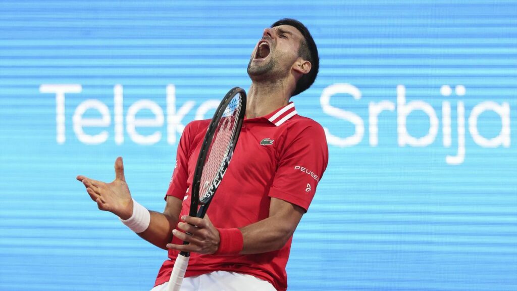 Djokovic rất bực tức với phong độ hiện tại của bản thân