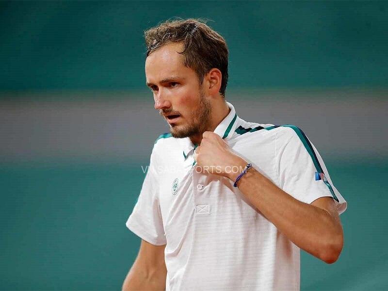 Medvedev chỉ trích BTC Roland Garros ‘hám tiền’