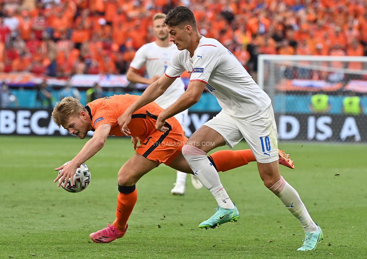 De Ligt bị đuổi khiến Hà Lan thua sốc CH Séc, dừng chân tại Euro 2020