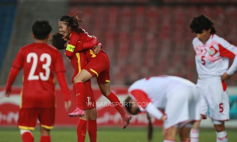Đè bẹp chủ nhà Tajikistan, tuyển nữ Việt Nam tiến thêm một bước đến World Cup