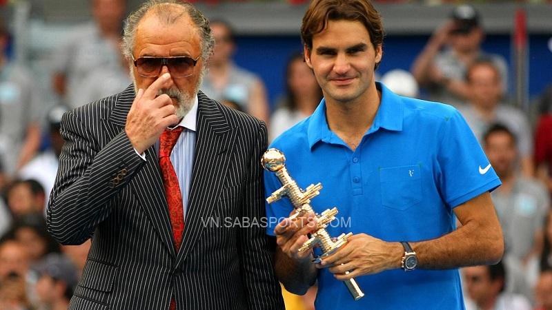 Tiriac từng sắm vai ông chủ để trao giải cho Federer ở Madrid Open