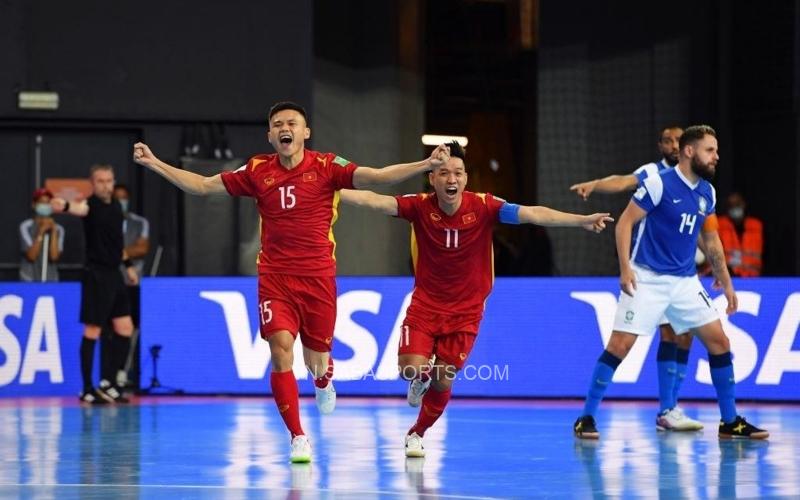 ĐT futsal Việt Nam chọc thủng lưới Brazil trong trận cầu có 10 bàn thắng
