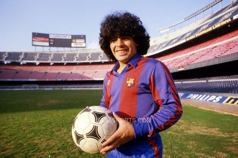 Maradona thời mới tới Barca. 