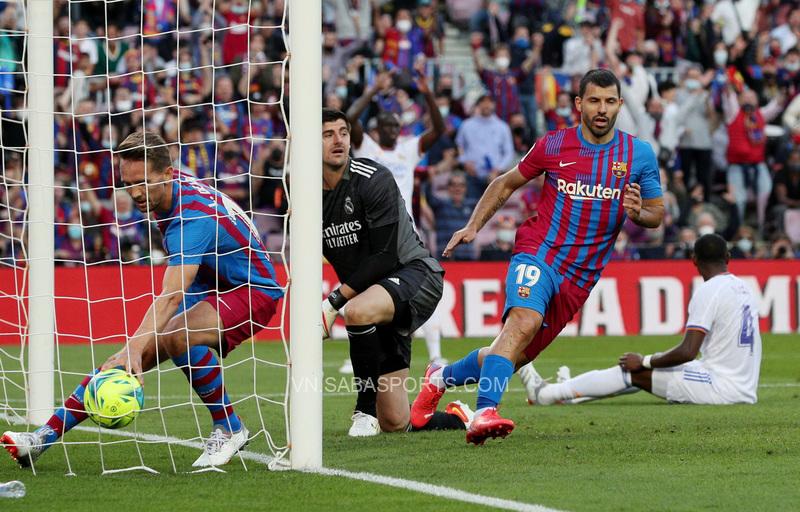 Bàn thắng đầu tiên trong màu áo Barca của Aguero là không đủ để giữ lại 1 điểm