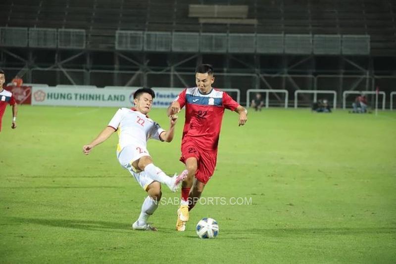 U23 Kyrgyzstan nhập cuộc với lối chơi quyết liệt trước các cầu thủ Việt Nam