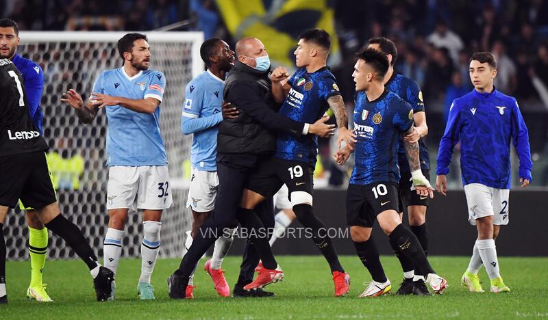 Trận thua ngược trước Lazio khiến khoảng cách giữa Inter với Napoli được nới rộng lên thành 5 điểm