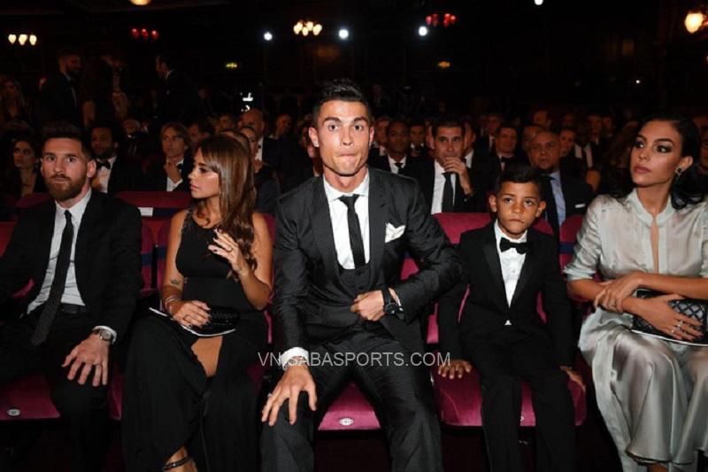 Ronaldo từ mong muốn sẽ dùng bữa cùng gia đình Messi