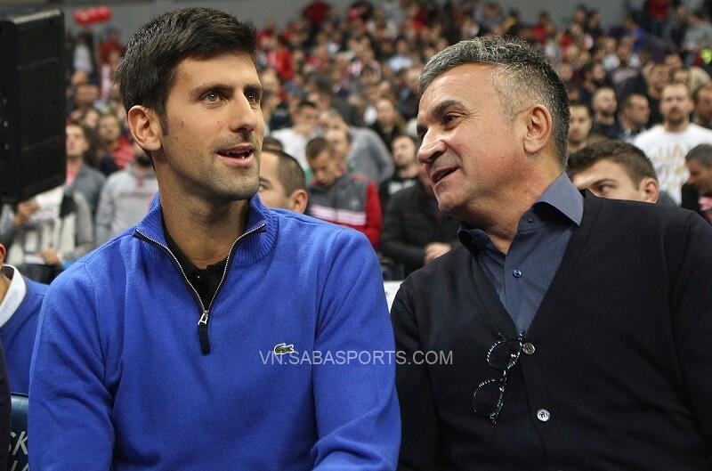 Hai bố con nhà Djokovic. (Ảnh: Insider)