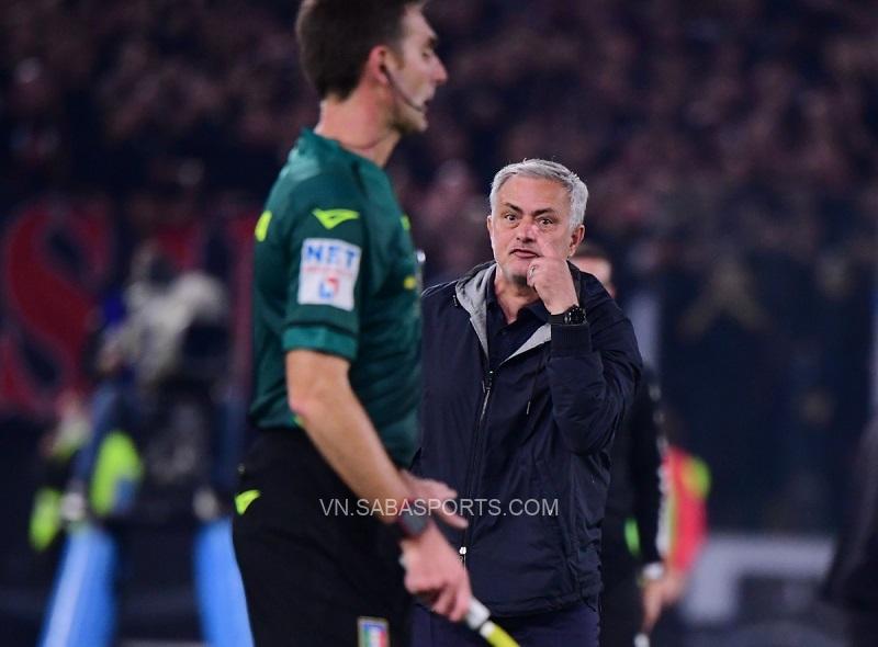 Mourinho rất giận với các quyết định của trọng tài