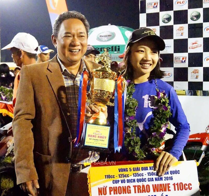 Đoan Trang từng chiến thắng cuộc đua mô tô Cúp quốc gia năm 2016