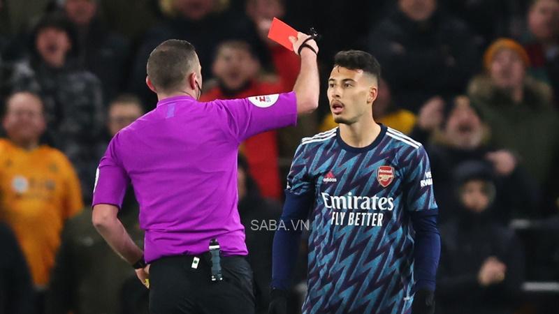 Chiếc thẻ đỏ của Martinelli khiến Arsenal khốn đốn 