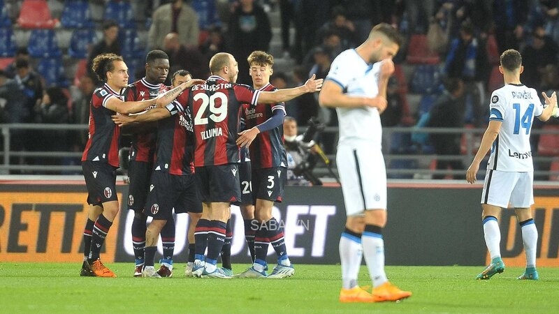 Cú sẩy chân tai hại của Inter trong chặng đường nước rút giúp AC Milan có thể băng băng về đích