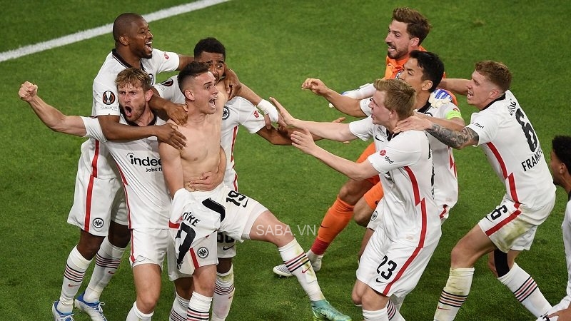 Frankfurt ăn mừng chức vô địch lịch sử