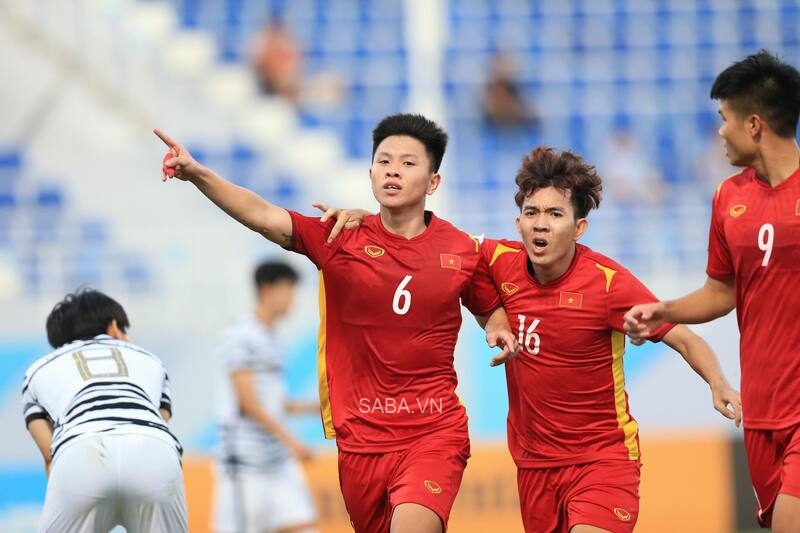 Siêu phẩm của Vũ Tiến Long giúp U23 Việt Nam giành được 1 điểm trước U23 Hàn Quốc