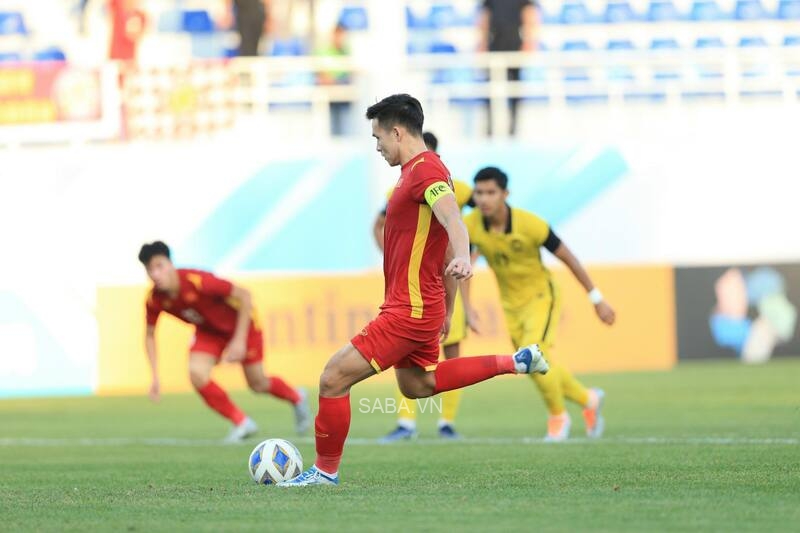 Đội trưởng Bùi Hoàng Việt Anh có bàn thắng đầu tiên tại giải đấu
