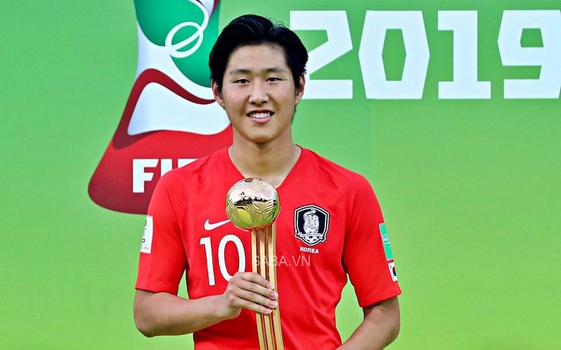 Lee Kang-in nhận giải QBV U20 World Cup 2019