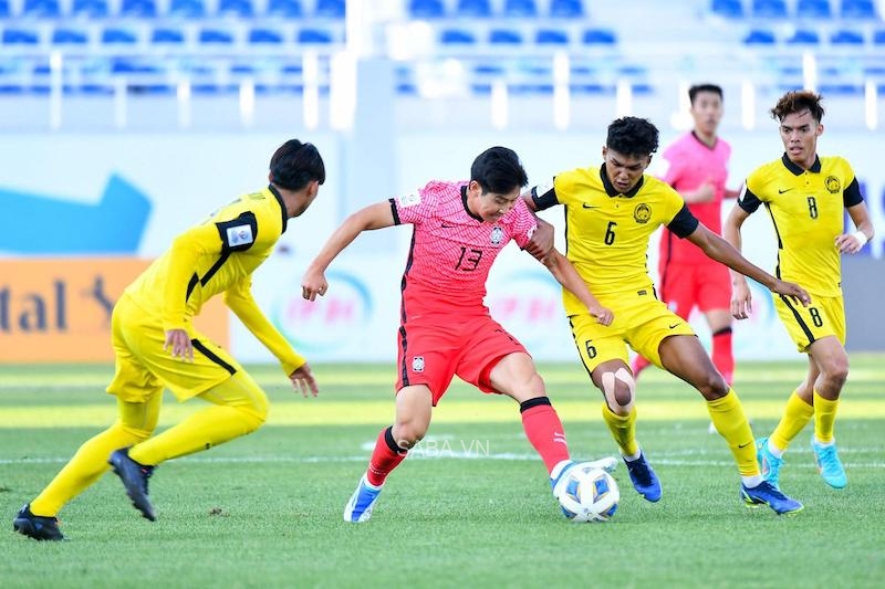 Lee Kang-in làm nhiễu loạn tuyến giữa của U23 Malaysia