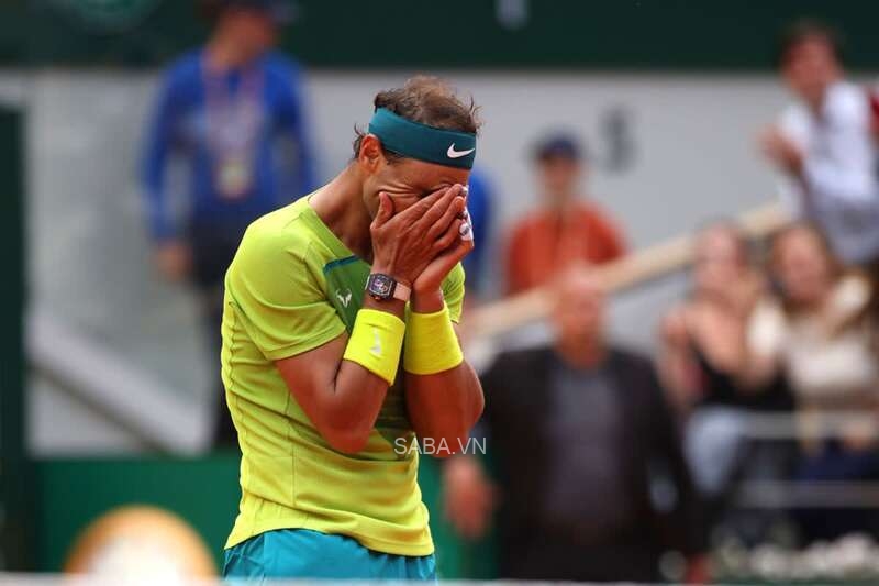 Nadal không giấu nổi cảm xúc sau khi lên ngôi trên đất Pháp lần thứ 14 trong lịch sử