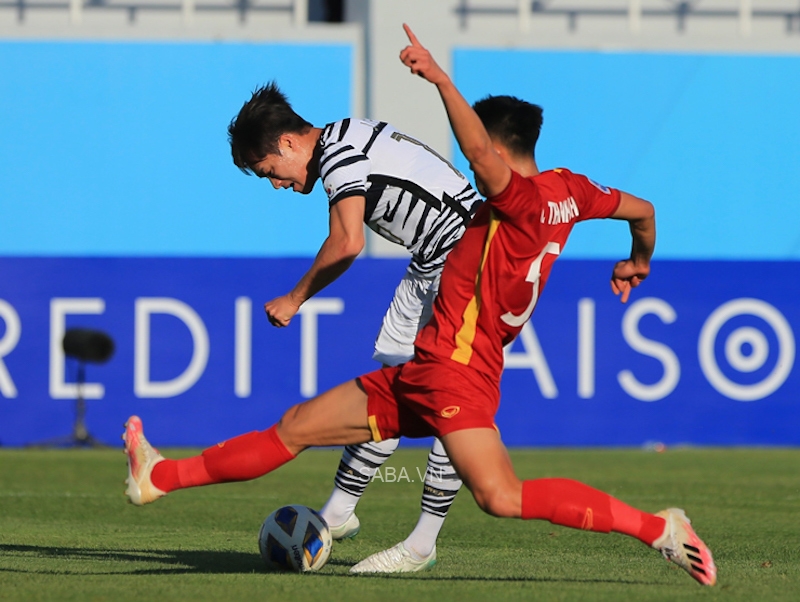 Thanh Bình nhiều lần giải nguy ấn tượng trước U23 Hàn Quốc