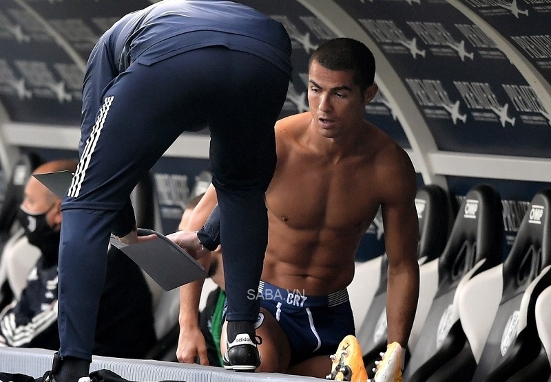 Ronaldo không hài lòng với kích thước tự nhiên của 'cậu nhỏ'