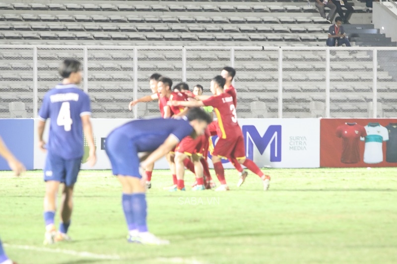 Cầm hòa nhau, U19 Việt Nam và U19 Thái Lan tiến vào bán kết