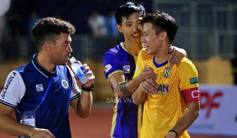 Cách tuyển thủ Việt Nam liên tục ra sân tại V-League. (Ảnh: Dân Trí)