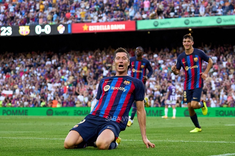 Lewandowski lập cú đúp giúp Barca giành chiến thắng trước Real Valladolid