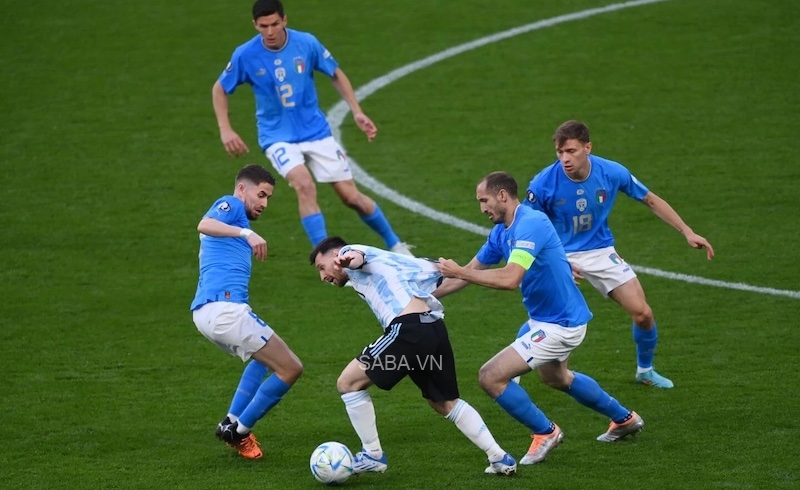 Messi tung hoành trong thắng lợi 3-0 trước Italia ở Siêu cúp liên lục địa