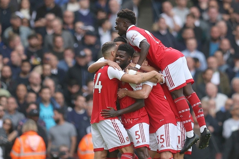 Chiến thắng tại trận derby bắc London giúp Arsenal duy trì vị trí dẫn đầu trên BXH