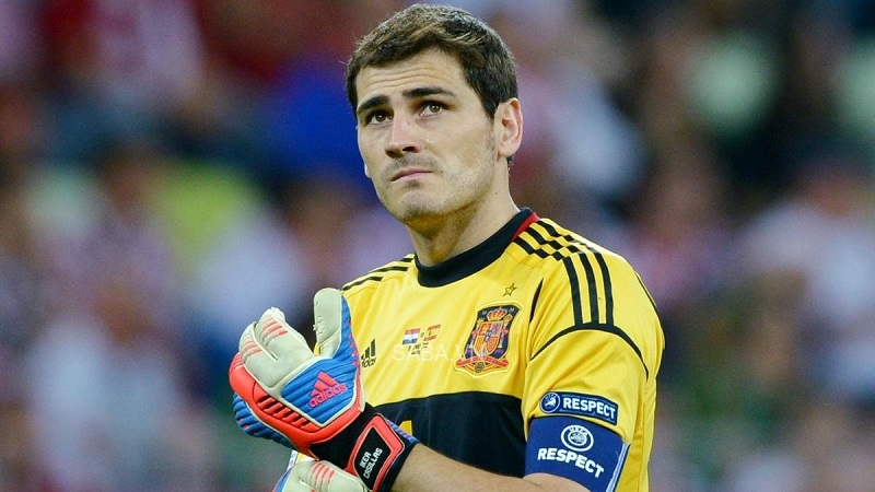 NÓNG! Huyền thoại Iker Casillas công khai giới tính thật