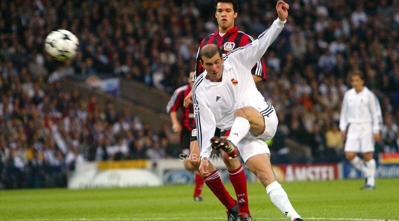 Zidane đã tạo nên một khoảnh khắc kỳ diệu trong màu áo Real