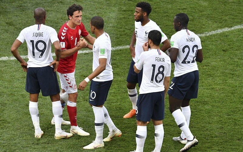 Pháp hòa Đan Mạch 0-0 ở lượt cuối vòng bảng.