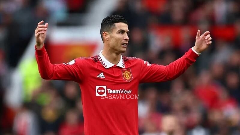 Ronaldo tố Man United "phản bội"