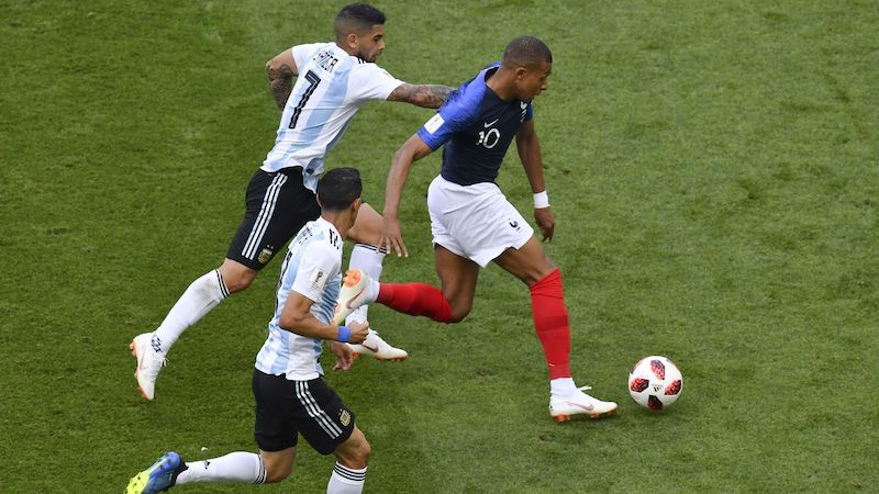 Có 8 thẻ vàng xuất hiện trong trận đấu giữa Argentina và Pháp cách đây 4 năm