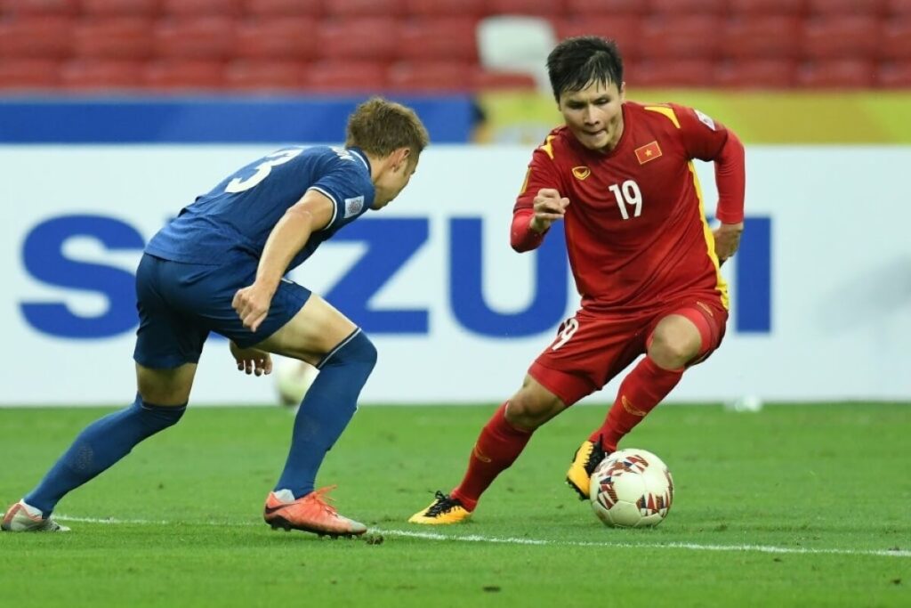 Việt Nam từng thua Thái Lan tại bán kết AFF Cup 2020. (Ảnh: Baolongan)