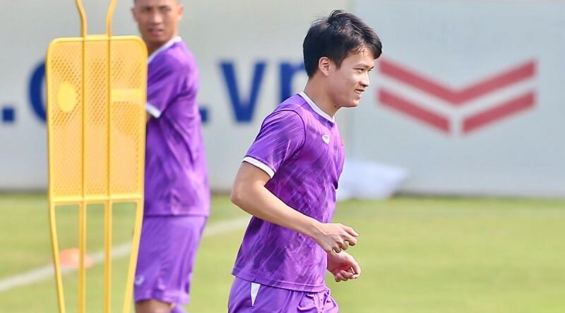 Tiền vệ Nguyễn Hoàng Đức chơi tròn vai trước Lào. Về phần Malaysia, Quả bóng Vàng Việt Nam 2021 đánh giá cao đối thủ và khẳng định Việt Nam cần phải thận trọng.