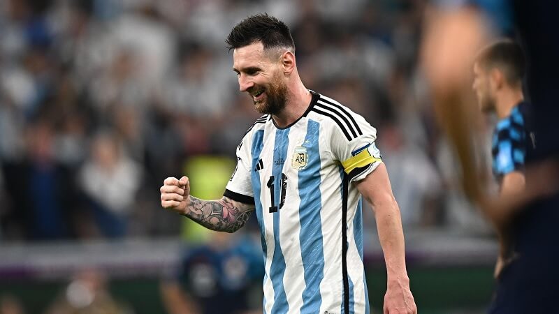 Messi mang tiền về cho Barca tại World Cup