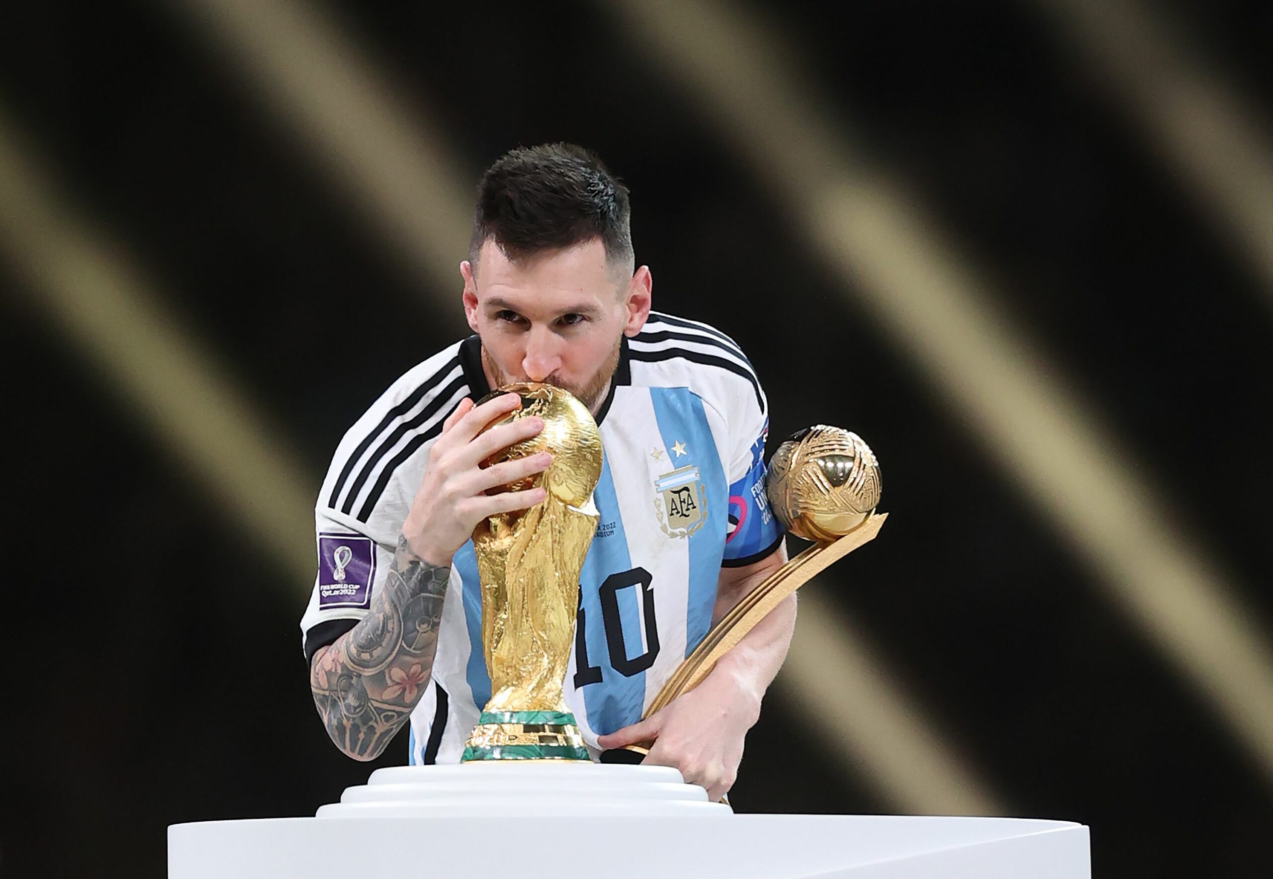 Messi đoạt danh hiệu Quả bóng vàng World Cup 2022