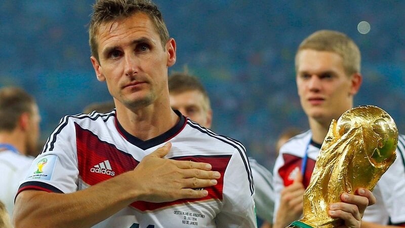 Klose cũng đang là người giữ kỷ lục về số bàn thắng nhiều nhất tại World Cup với 16 pha lập công 