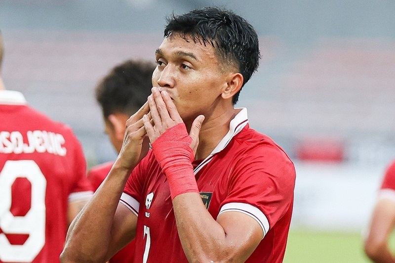 Thắng giòn giã Brunei, Indonesia tạm vượt qua Thái Lan tại bảng A