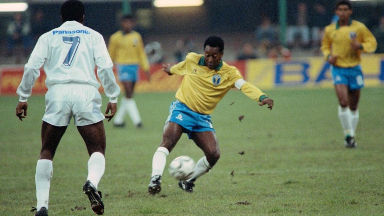 Pele và 10 khoảnh khắc đáng nhớ nhất tại World Cup