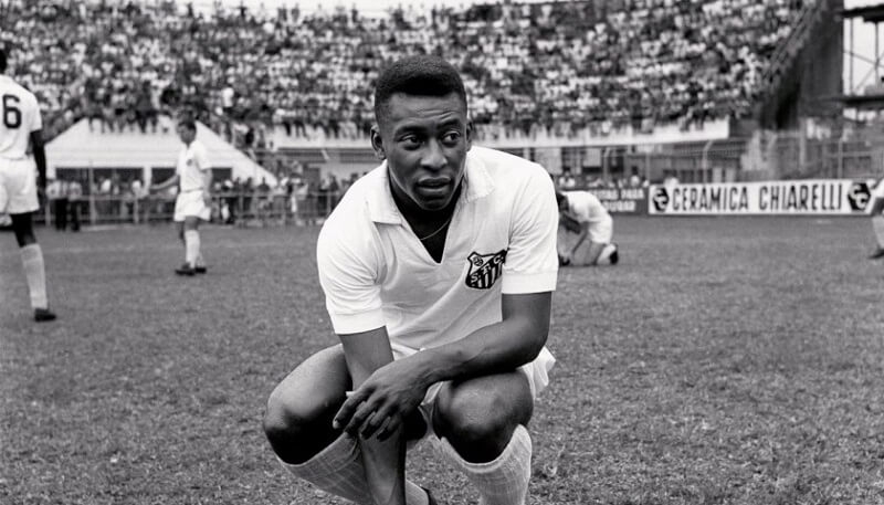 Pele dành phần lớn sự nghiệp tại Santos