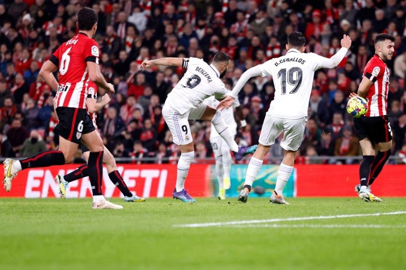 Cú volley siêu hạng của Benzema giúp Real Madrid vươn lên dẫn trước ở giữa hiệp 1