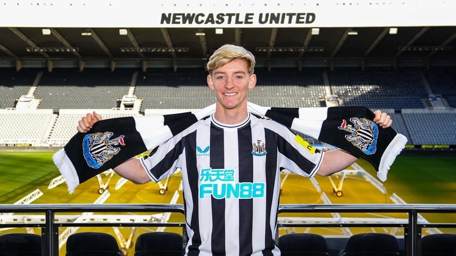 Newcastle chiêu mộ thành công Gordon