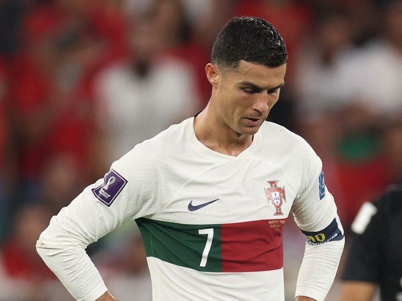 Ronaldo tụt dốc không phanh