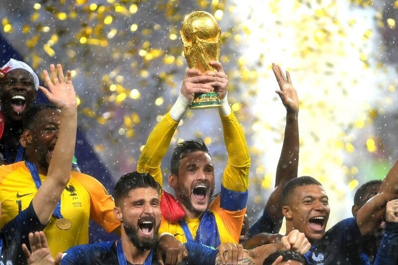Lloris nâng cao chức vô địch World Cup 2018 cùng Les Bleus
