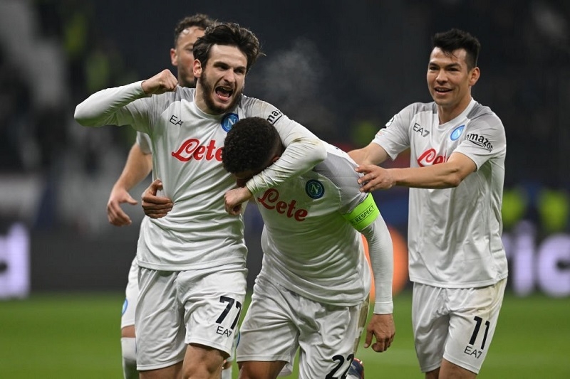 Thi đấu hơn người, Napoli giành chiến thắng dễ dàng trước Eintracht Frankfurt
